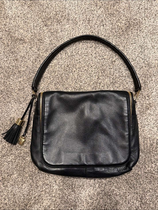 GILL HALO Handbags - Elegant Black Leather Shoulder Bag with Tassel Detail
